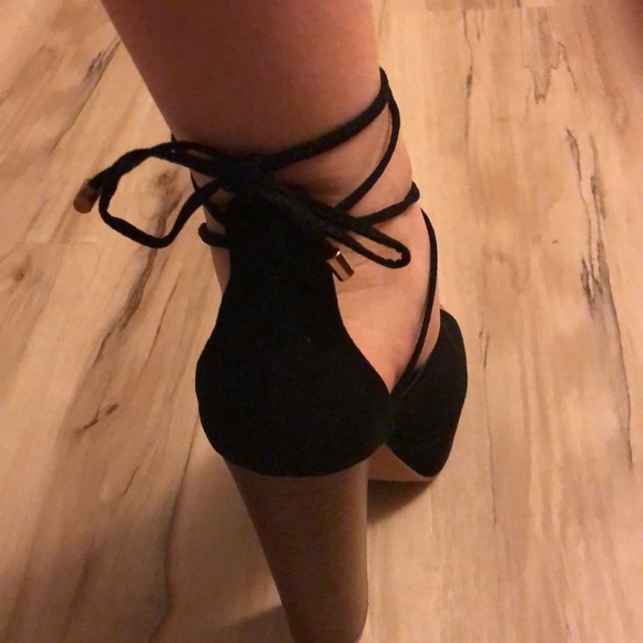 Black high heel from just fab never worn size 6 - Picture 3 of 3